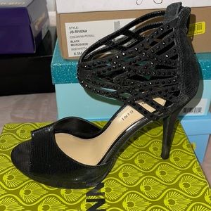 Size 8.5 Black Gianni Bini Heels